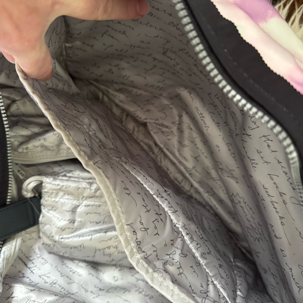 Lululemon duffle in Blooming Pixie print NEW NWOT rare!! - Picture 9 of 12